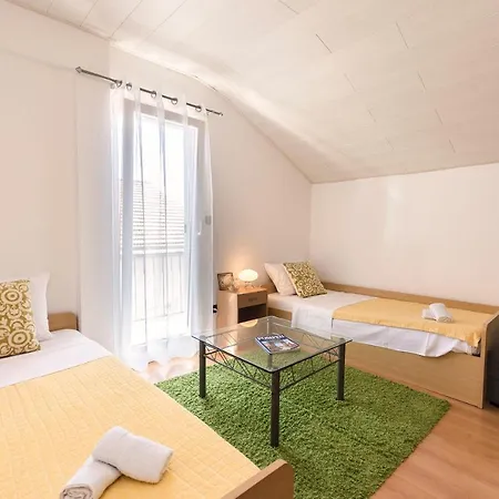 Apartment Ria *