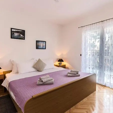 Ria Apartment *