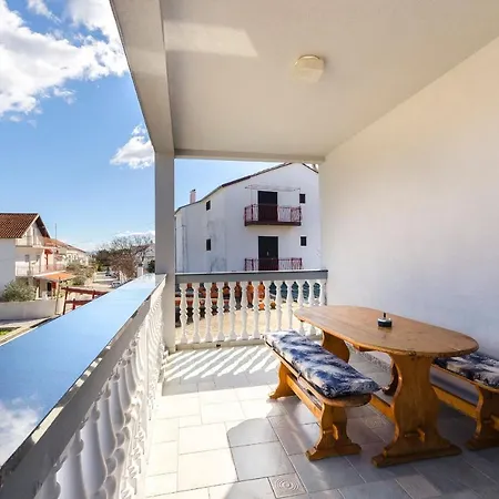 Ria Apartment *