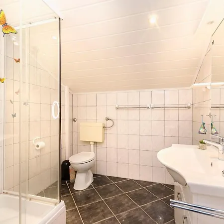 Ria Apartment *