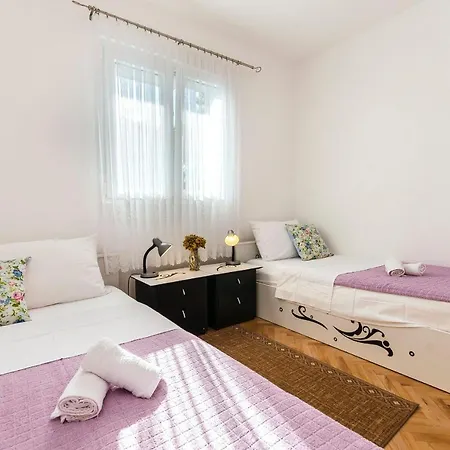 Ria Apartment
