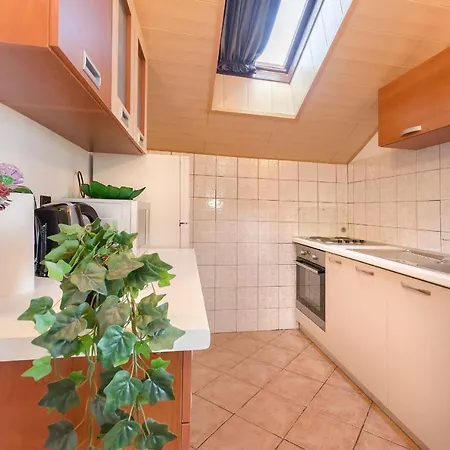 Ria Apartment *