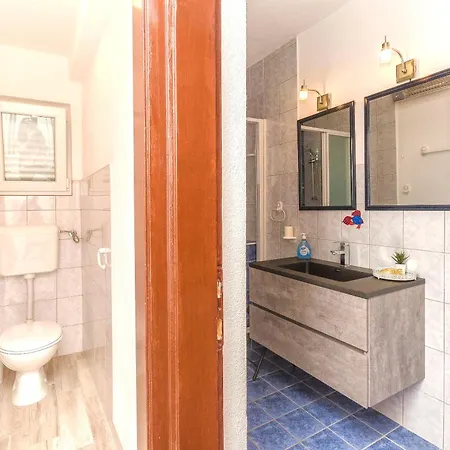 Ria Apartment *