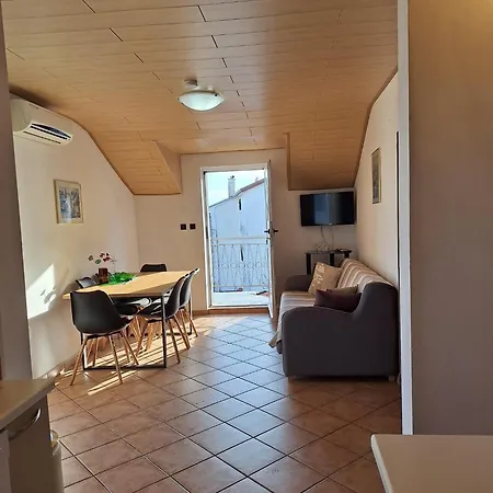 Ria Apartment *